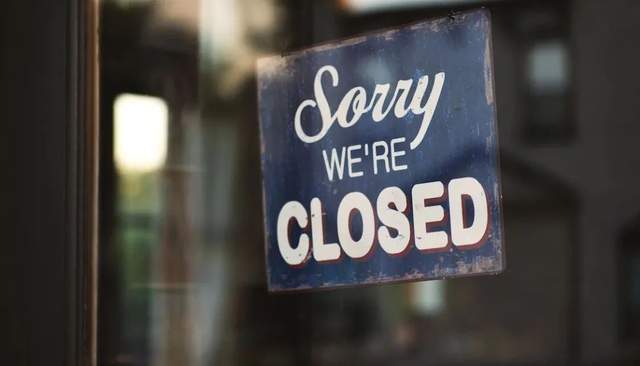 中介跑路致大門貼滿法院傳票 商務(wù)信息咨詢行業(yè)的警示